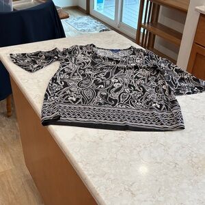 Apt 9 Women’s L Black and White Paisley Women's Tunic top, 3/4 flared sleeves